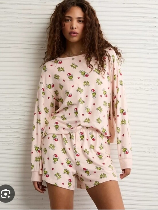 American Eagle Outfitters Other - AMERICAN EAGLE NWT Grinch Pajamas Set